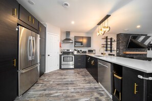 Refrigerador, microondas, horno y parrilla de estufa