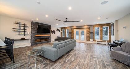 Henderson Homestead on 3 acres - 3 Bed Pet Friendly East St Paul Sleeps 6-10!