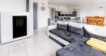 Maison de vacances 'L'ancrage - 5 Minutes De La Mer' avec terrasse privée, jardin privé et Wi-Fi