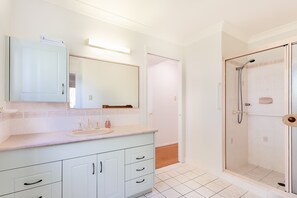 Shower, towels