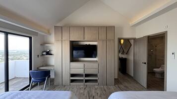 4 bedrooms, in-room safe, desk, iron/ironing board