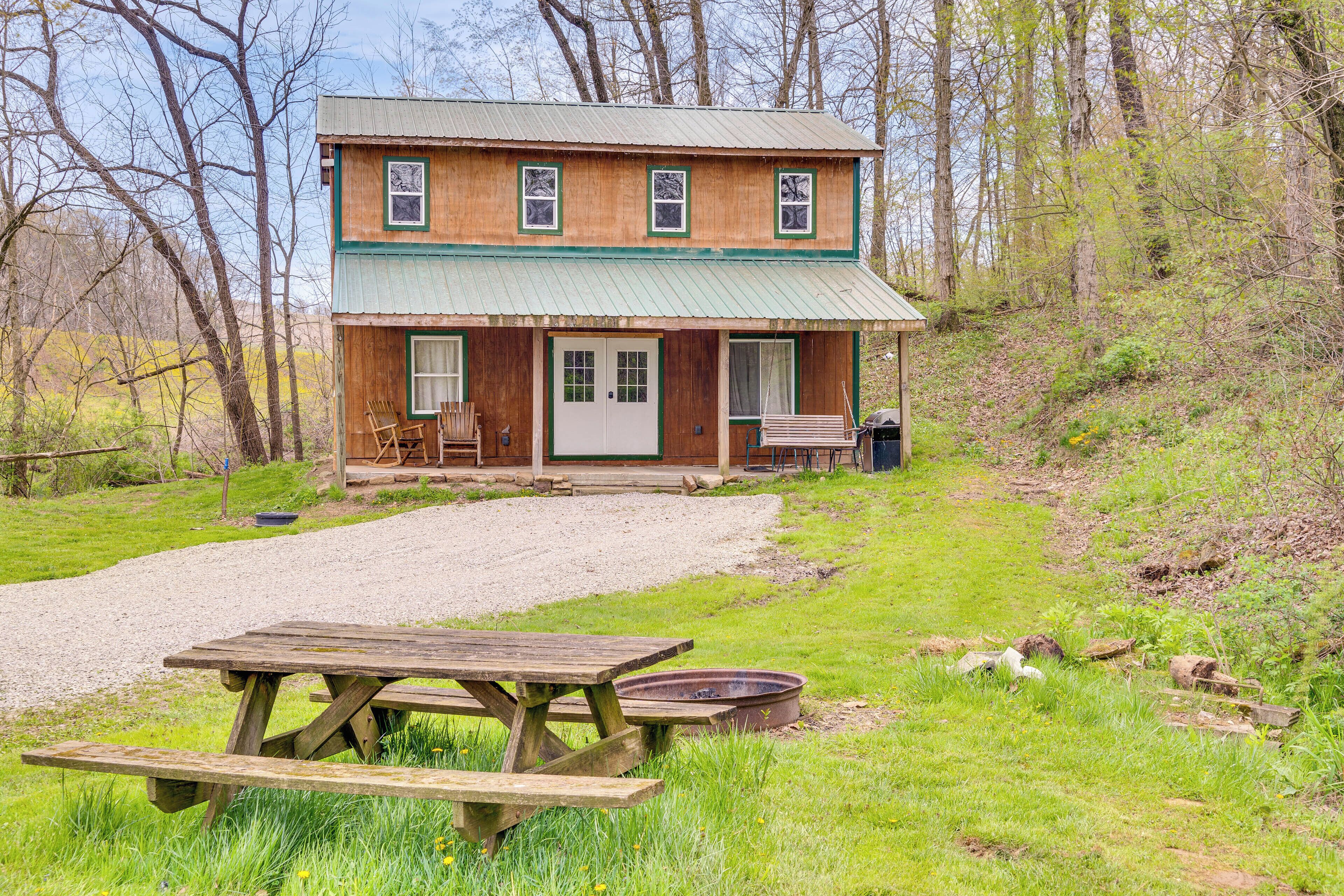 Rustic Mount Perry Cabin Near Fishing Pond & Farm