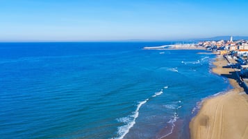 Una spiaggia nelle vicinanze