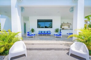 Property grounds - Casa Paradiso - Beautiful 1.5 Acre Modern Paradise (Princeton)