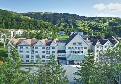 Cozy and large 2 Bedroom 2 Full Bath ski in, ski out condo Unit with balcony.