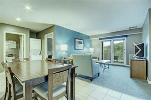 Smart TV - Cozy and large 2 Bedroom 2 Full Bath ski in, ski out condo Unit with balcony. (Hancock)