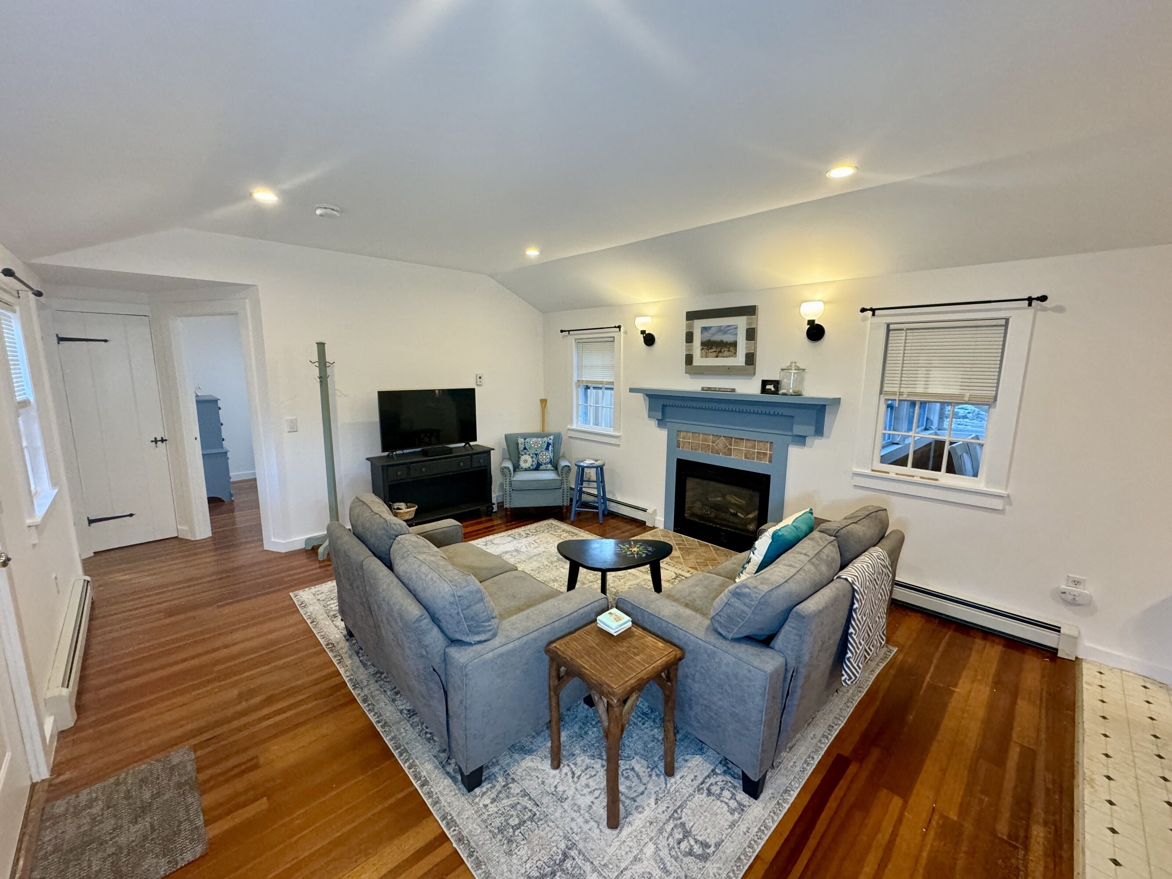 Comfortable & Classic Cape Cod Style Cottage - Close to Sheep Pond and the Cape Cod Rail Trail!