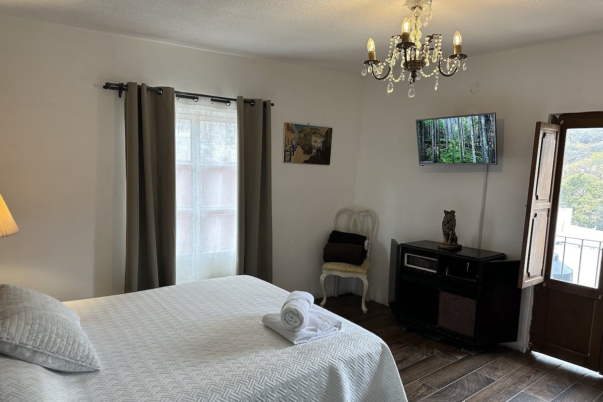 Classic Room | Pillowtop beds, WiFi (free), individually decorated