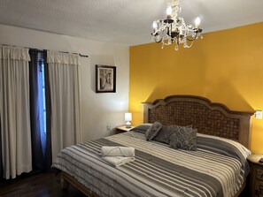 Comfort Room, Courtyard View