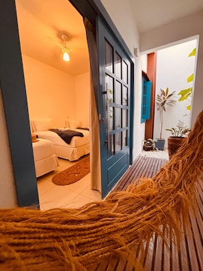 Quarto triplo básico, 1 quarto | Wi-Fi de cortesia, roupa de cama