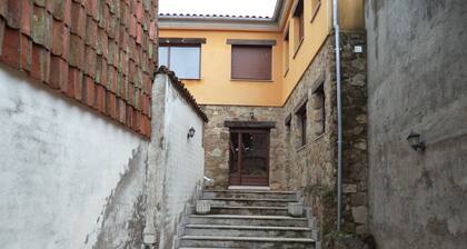 Casa Rural LOS Tejados Cerca de la Estacion de Esqui de La Covatilla!!