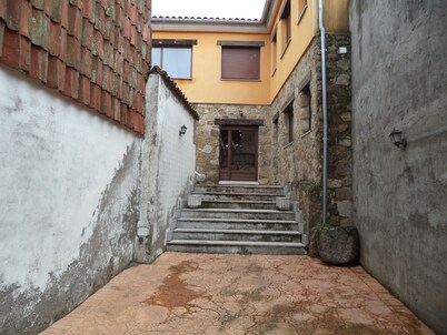 Casa Rural LOS Tejados Cerca de la Estacion de Esqui de La Covatilla!!