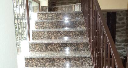 Casa Rural LOS Tejados Cerca de la Estacion de Esqui de La Covatilla!!