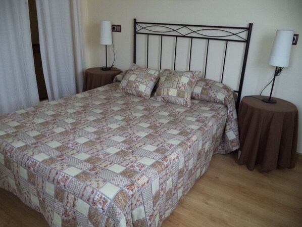 5 bedrooms, free WiFi, bed sheets