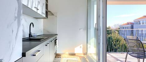 Frigorifero, forno, lavastoviglie, pentole/stoviglie/utensili