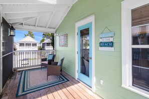 Terrace/patio - "BAY WATCH" IS A 2BD IMMACULATE COTTAGE W/BAY VIEWS, 2 COMMUNITY POOLS! PET FRIENDLY! (Port Saint Joe)