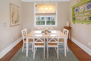 Dining - "BAY WATCH" IS A 2BD IMMACULATE COTTAGE W/BAY VIEWS, 2 COMMUNITY POOLS! PET FRIENDLY! (Port Saint Joe)