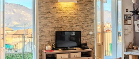 Fernseher, Kamin