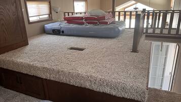 2 多间卧室、床单