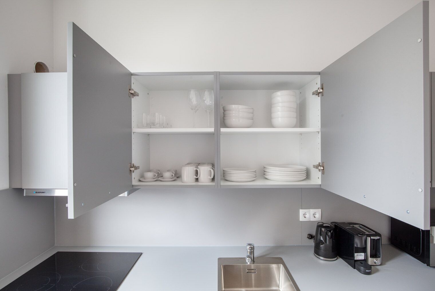 Kühlschrank, Mikrowelle, Ofen, Herdplatte