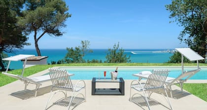 Private Villa with A/C, private pool, WIFI, TV, terrace, pets allowed, panoramic view, parking