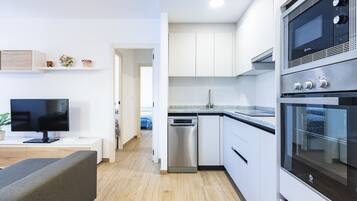 Réfrigérateur, micro-ondes, lave-vaisselle, grille-pain