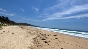 Una spiaggia nelle vicinanze