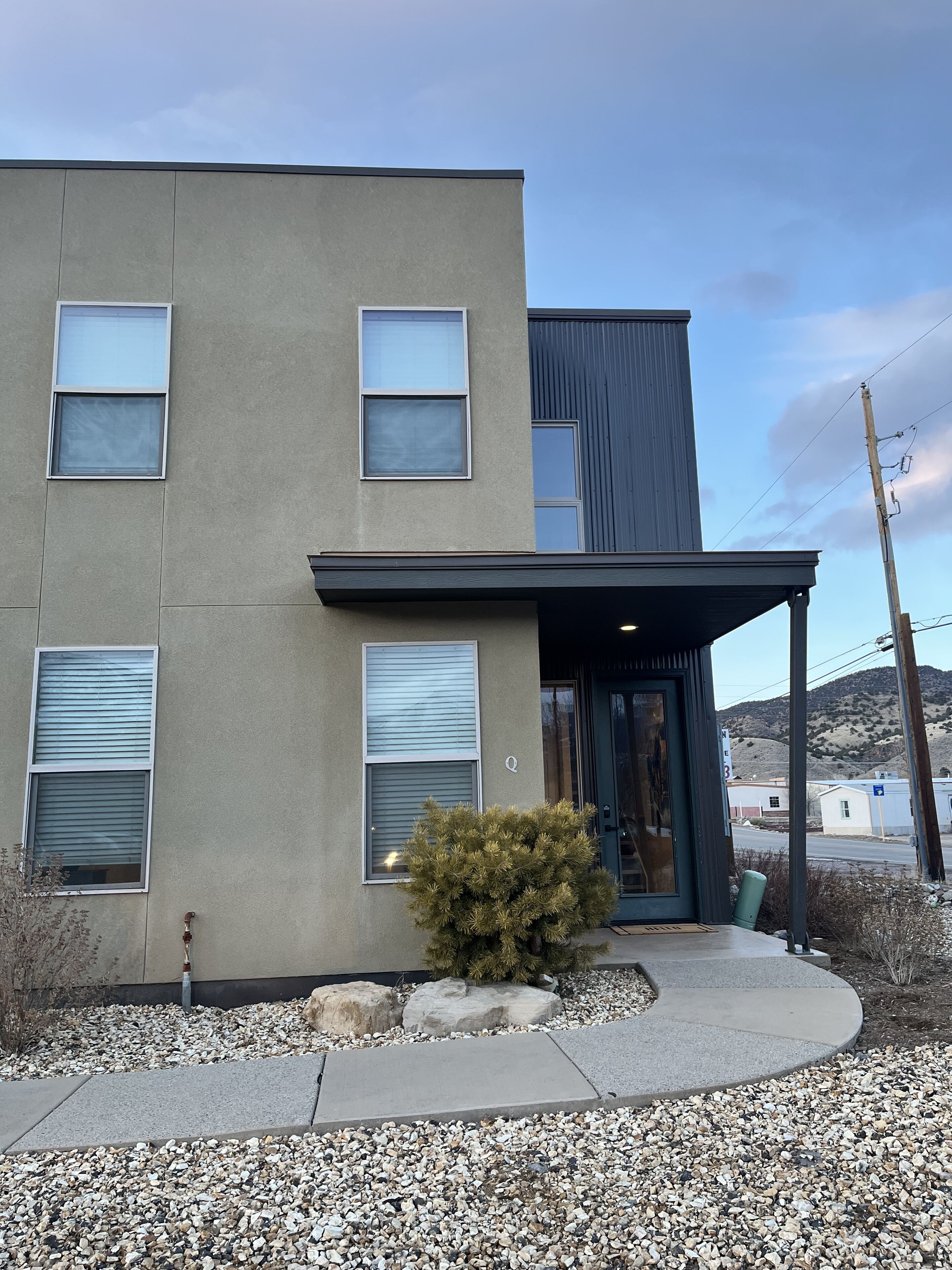 Townhome: 1 Mile to downtown & Pet Friendly! 