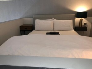 1 bedroom, desk, iron/ironing board, WiFi