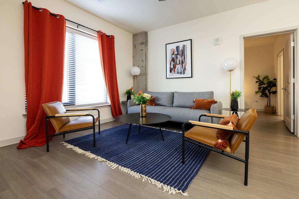 Deluxe Apartment, 2 Bedrooms, Non Smoking | Living area | 42-inch Smart TV with digital channels, Netflix, Hulu