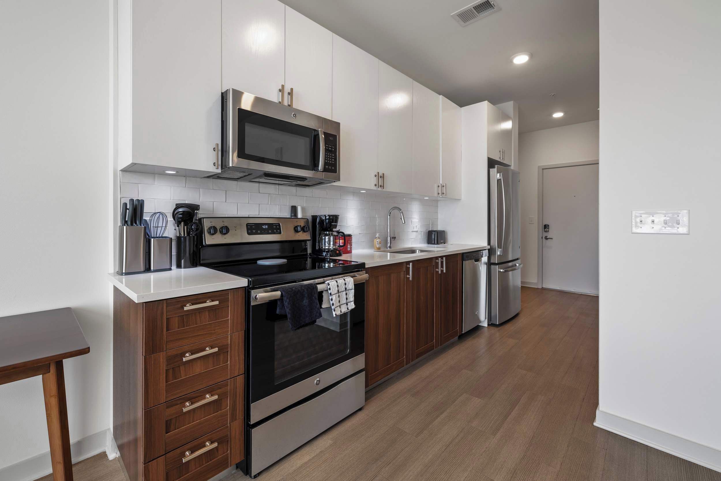 Studio, Non Smoking | Private kitchen | Fridge, microwave, oven, stovetop