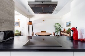 高腳椅、廚房用具/餐具/器皿
