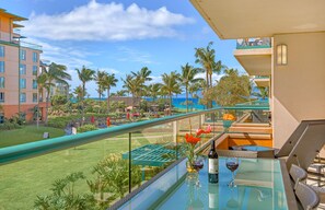 Outdoor dining - Maui Resort Rentals: Honua Kai Konea 243 - Large 2BR w/ Great Interior Courtyard Location (Lahaina)