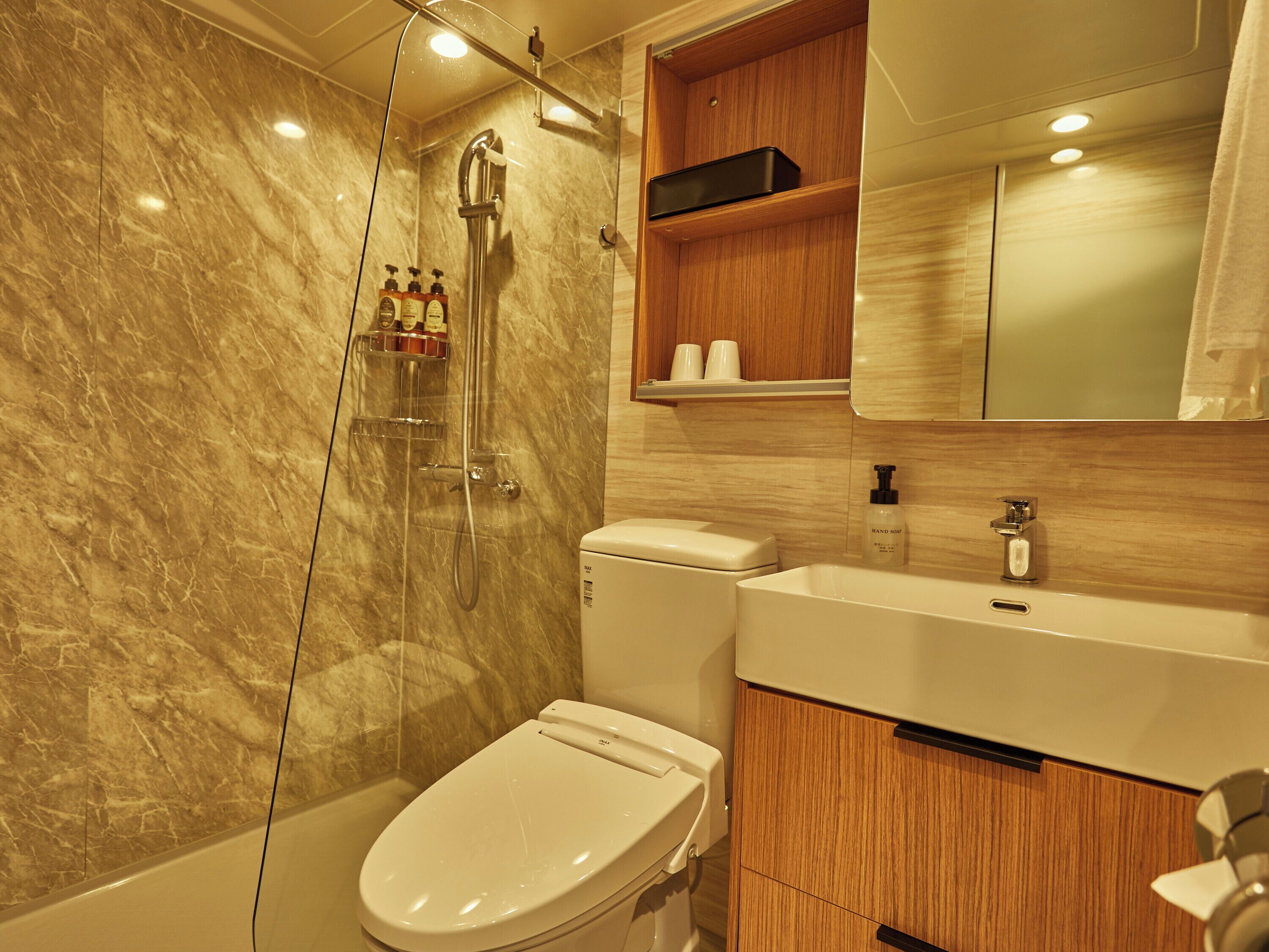 Twin Room | Bathroom | Shower, free toiletries, hair dryer, slippers