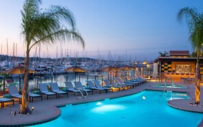 Pool - 1-Bedroom Suite at a 4⭐️ Hotel (San Diego)