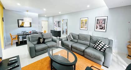 3-Bed Apartment - Sleeps 6 - Free Parking