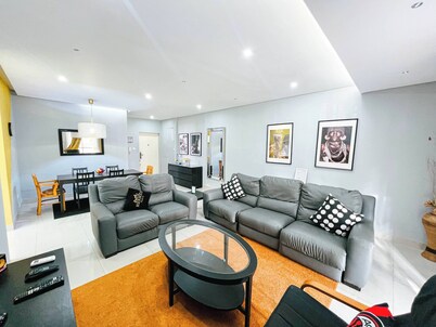 3-Bed Apartment - Sleeps 6 - Free Parking