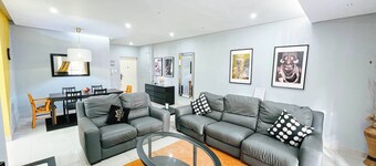 3-Bed Apartment - Sleeps 6 - Free Parking