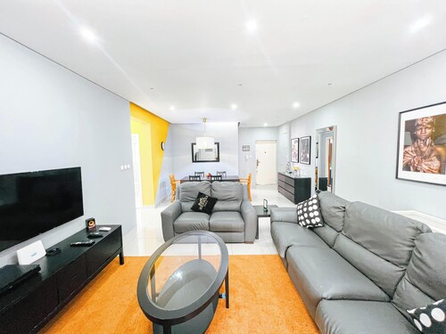 3-Bed Apartment - Sleeps 6 - Free Parking