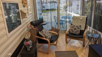 TV, fireplace, stereo