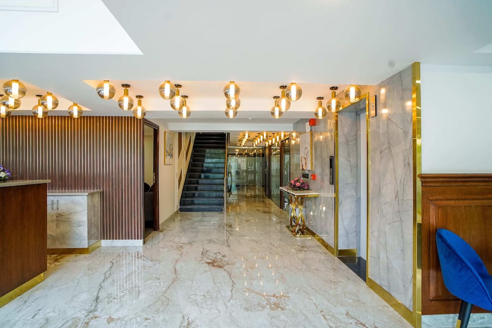 Saltstayz Select - Golf Course Road & Sector 57