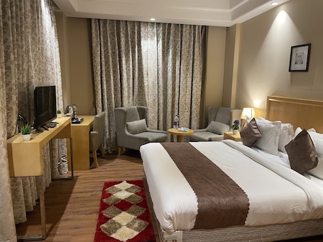 Superior King Suite with City View | 1 bedroom, premium bedding, in-room safe, desk