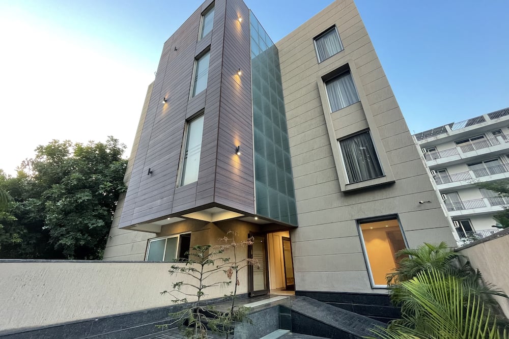 Saltstayz Select - Galleria Market & Golf Course Road