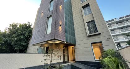 Saltstayz Select - Galleria Market & Golf Course Road