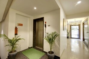Elevator - Saltstayz Select - Galleria Market & Golf Course Road (Gurugram)