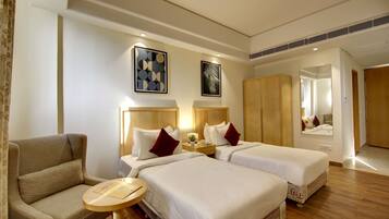 Superior Twin Room with City View | Premium bedding, in-room safe, desk, soundproofing