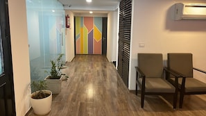 Lobby - Saltstayz Express - Golf Course Road & DLF Phase-1 (Gurugram)