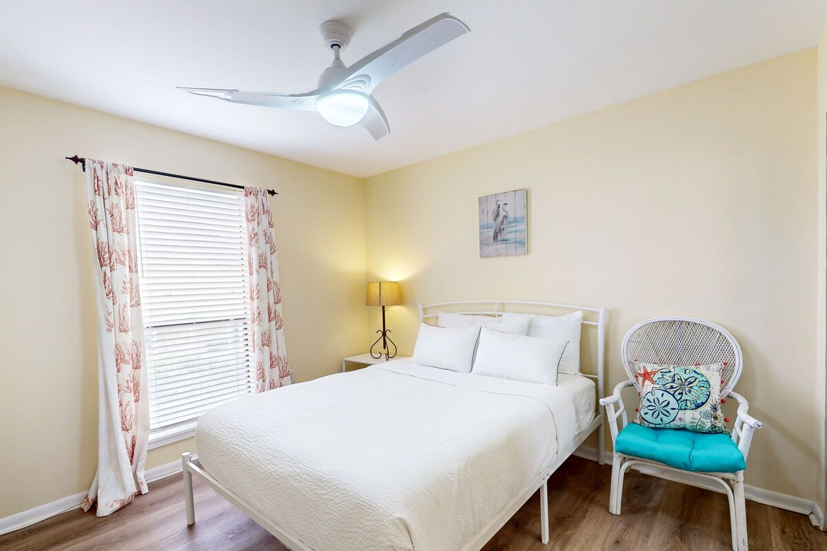 Photo 10 of Snowbird & dog-friendly condo with 5 pools, hot tubs, golf, tennis, pickleball