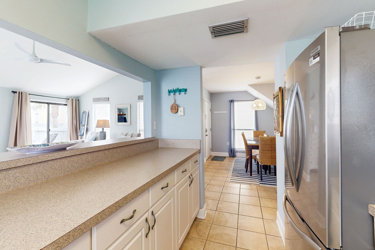 Photo 9 of Snowbird & dog-friendly condo with 5 pools, hot tubs, golf, tennis, pickleball