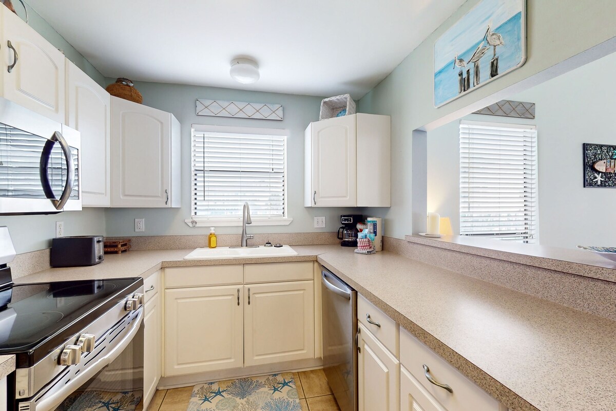 Photo 8 of Snowbird & dog-friendly condo with 5 pools, hot tubs, golf, tennis, pickleball
